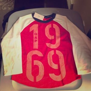 NWT GAP BOYS BASEBALL TEE SZ 4T